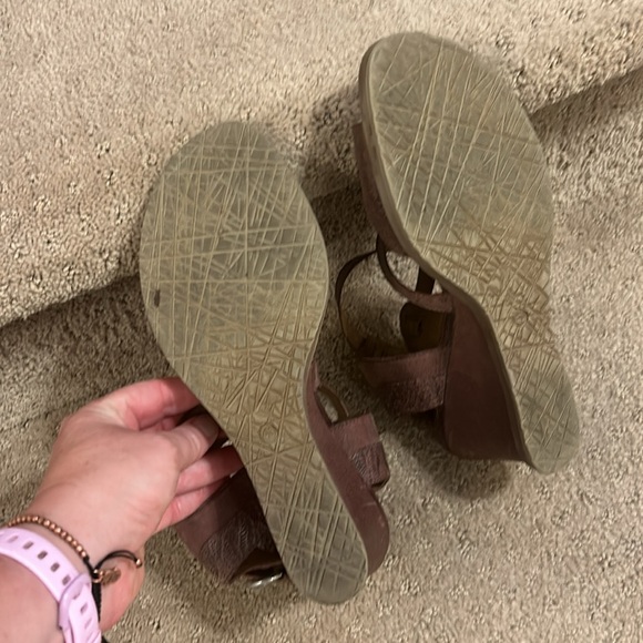 Miz Mooz pale grape wedge sandals. - Picture 3 of 7